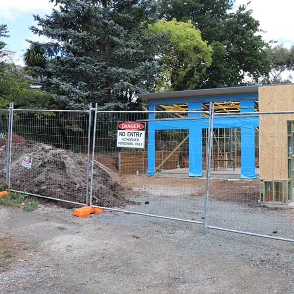 do you deliver and set up temporary fencing and what's the price for this in Edge Hill